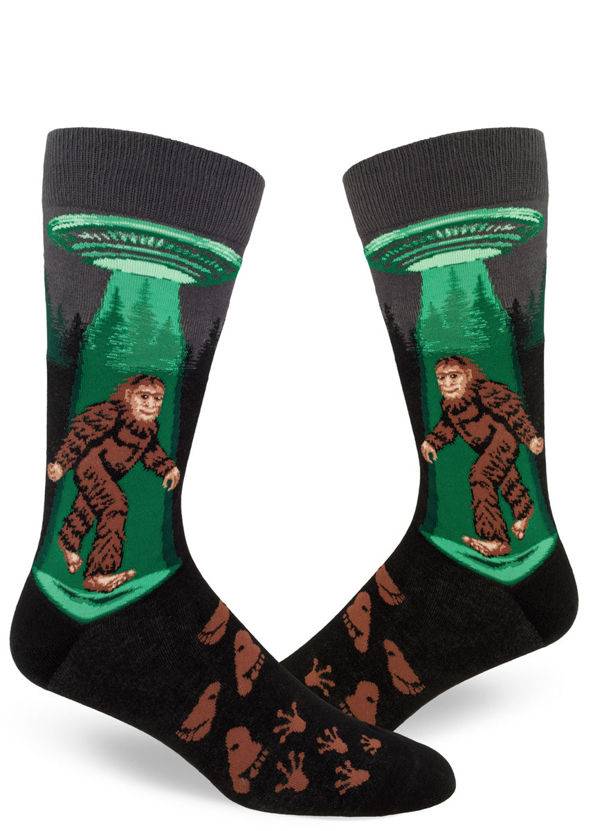 https://www.crazysocks.com/cdn/shop/products/sasquatch-ufo-mens-socks_1600x.jpg?v=1573690946